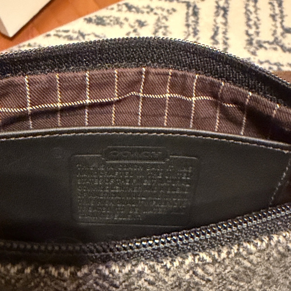 Vintage Coach Tweed Demi Zip Bag in Gray/Black Herringbone & Black Leather - Picture 6 of 8